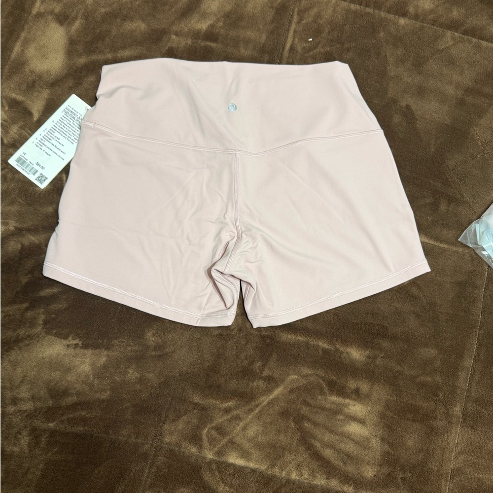 NWT lululemon Women's Light Pink Align Shorts 4” - Picture 6 of 15